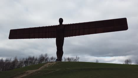 Angel-of-the-North-sculpture-by-Antony-Gormly,-one-of-the-main-icons-of-to-mark-the-North-of-England-near-Newcastle-Upon-Tyne-and-has-become-a-tourist-destination