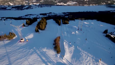 Skifahrer-Im-Berühmten-Norwegischen-Wintersportort-Norefjell