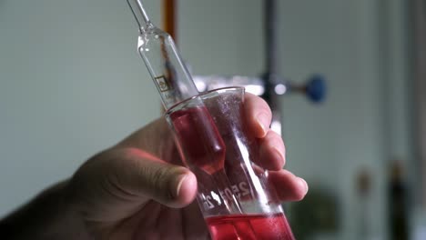 Labor-Für-Weinqualitätskontrolle-In-Weingütern
