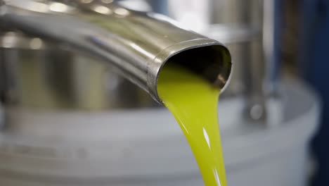 Quelle-Der-Olivenölpressung-In-Olivenölmühlen