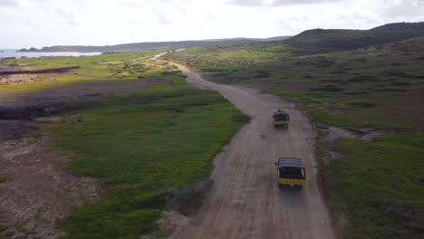 Recorriendo-La-Aruba-Salvaje-Desde-Un-Vehículo