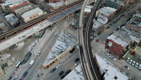 Static-drone-shot-overlooking-of-a-passenger-train-on-a-elevated-railway,-in-Chicago,-USA