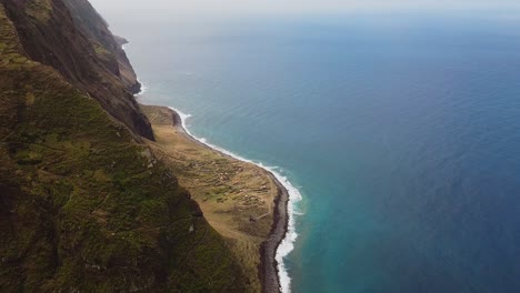 Drone-view-at-high-cliff-and-ocean-in-Madeira,-Ponto-do-Pargo