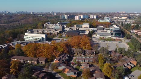 Studentenwohnheime-Auf-Dem-Campus-Der-University-Of-Toronto-In-Scarborough