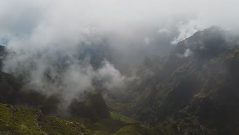 Drone-view-at-Cloudy-Montains-in-Madeira,-Pico-Ruivo