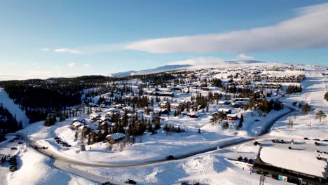 Resort-De-Invierno-En-Noruega-Con-Muchos-Bungalows