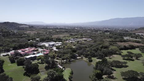 Blick-Auf-Das-Tal-Mit-Der-Lagune-Und-Der-Stadt-Comyagua,-Honduras