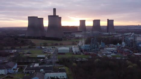 Fiddlers-Ferry-disused-coal-fired-power-station-at-sunrise,-Aerial-view-wide-rising-shot