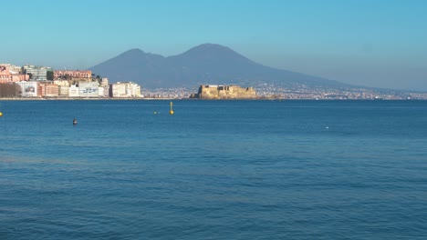 Golfo-De-Nápoles-Con-El-Monte-Vesubio-Al-Fondo