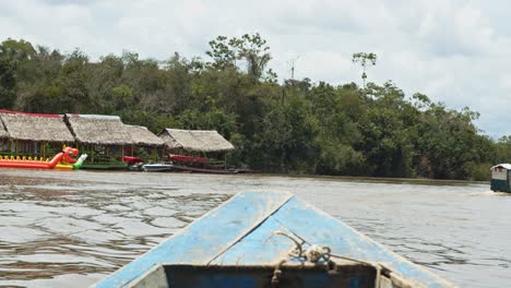Viaje-Por-El-Río-Amazónico-En-Barco,-Iquitos-Peru---4k-24fps