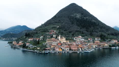Isla-De-Monte-Isola-En-El-Lago-Iseo-En-Italia