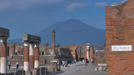 Ruins-of-the-City-of-Pompey-with-Mount-Vesuvius-in-the-back-ground-closer-shot-of-the-Ruins