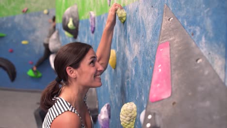 Woman-climbing-indoor-safely-in-climbing-wall