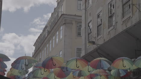 Bunte-Regenschirme-Im-Lissabon-Portugal-Protokoll