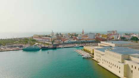 Aerial-drone-shot-of-the-Walled-City-of-Cartagena-entrance,-Colombia
