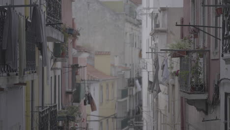 Calle-Aleatoria-En-Lisboa-Portugal-Durante-El-Registro-Del-Día