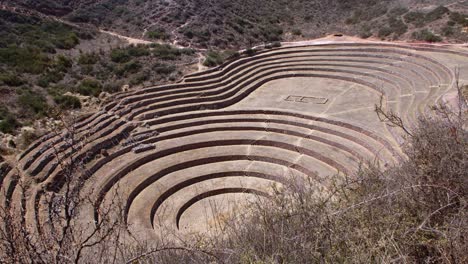 Riesiger-Archäologischer-Komplex-Moray-Andenes-Inka-Steinarbeiten---Cusco,-Peru-4k