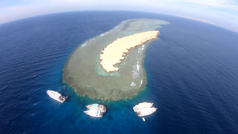 Luftdrohnenaufnahme-Für-Das-Korallenriffhaus-Im-Roten-Meer-Auf-Der-Sinai-Halbinsel-Und-Der-Korallenriffinsel-Im-Roten-Meer,-Aufgenommen-In-4K-Und-50-Bildern