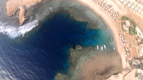 Luftdrohnenaufnahme-Aus-Der-Vogelperspektive-Für-Das-Korallenriff-Des-Roten-Meeres-Auf-Der-Sinai-Halbinsel-Und-Den-Korallenriffinseln