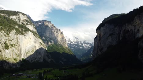 Wunderschöne-Naturlandschaft-Lauterbrunnen-In-Den-Schweizer-Alpen