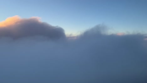 Volando-Rápido-Sobre-Las-Nubes