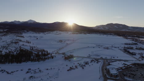 Aerial-Right-to-Left-Shot-of-the-Sun-Setting-Over-the-Rocky-Mountains