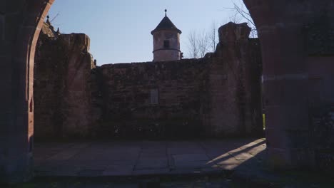 Ruinas-De-La-Iglesia-De-Piedra-Descubiertas-En-Baden-Baden-En-4k