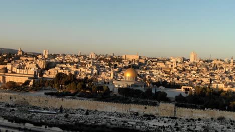 Drohne-Steigt-über-Den-Felsendom-In-Jerusalem,-Israel.-Luftaufnahme
