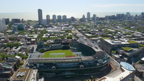 Fantastische-Luftaufnahme-über-Wrigley-Field,-Der-Heimat-Des-Baseballteams-Chicago-Cubs