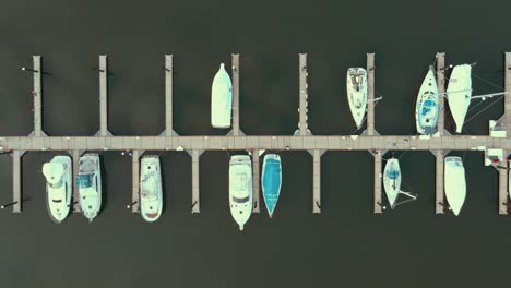 Overhead-view-of-boats-docked-in-harbor