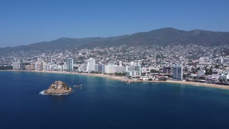 Aerial-drone-shot-of-the-bay-of-Acapulco