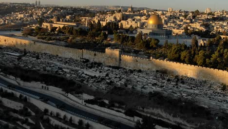 Drohne-Fliegt-über-Den-Felsendom-In-Jerusalem,-Israel,-4K-Luftaufnahmen,-Biblische-Geschichte