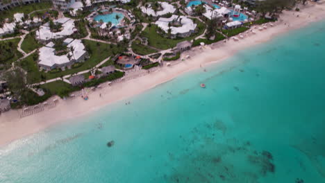 Playas-Islas-Turcas-Y-Caicos---Drone-Ocean-Y-Beach-Shot