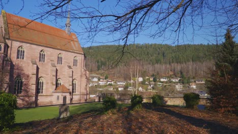 Große-Mittelalterliche-Kirchenruinen-In-Baden-Baden-In-4k-Entdeckt