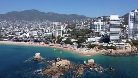 Luftdrohnenaufnahme-Der-Bucht-Von-Acapulco