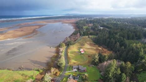 Beautiful-4K-aerial-drone-shot-showcasing-landscape-in-Bandon,-Oregon