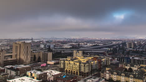 Nebliger,-Nebliger-Morgen-über-Einem-Viertel-Von-San-Francisco---Zeitraffer