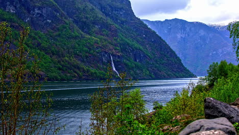 Cruise-ship-cruising-through-the-nature-of-the-Aurlandsfjord