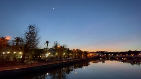 Spring-night-on-the-Algarve,-summer-on-the-way,-a-relaxing-walk-on-the-river-Galao