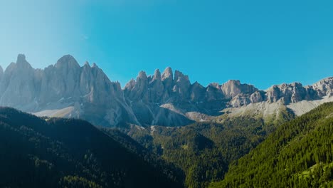Aerial-drone-shot-of-the-Dolomites-with-the-forest-and-the-alps,-Italy,-Dolomites