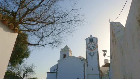 Santa-Maria-Church-Tavira-Portugal,-late-evening-winter-sunshine