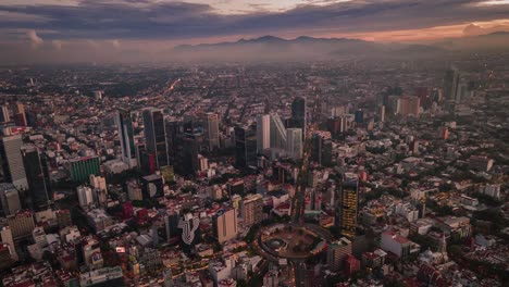 Kreisverkehr-Der-Aufständischen-Bei-Sonnenaufgang-In-Mexiko-Stadt