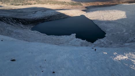Lago-Congelado-Exterior---Parque-Nacional-De-Wicklow-Cinematográfico-4k
