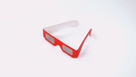 Rote-3D-Brille-Auf-Weißem-Hintergrund-4k