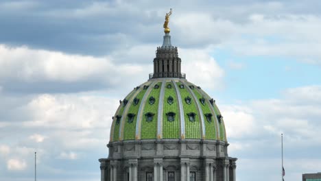 Rotunda-of-Pennsylvania-State-Capitol-Building-in-Harrisburg,-PA