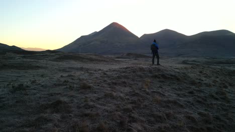 Bergkette-Silhouette-Im-Morgengrauen-Cuillin-Auf-Der-Insel-Skye-Schottland