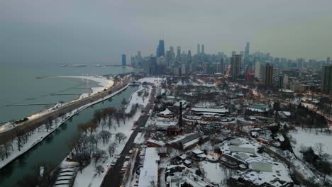 Aerial-overview-of-the-Lincoln-park,-winter-evening-in-Chicago,-USA---reverse,-drone-shot
