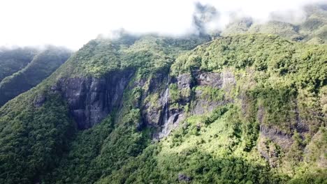 Mafate-4K-Waterfall-Drone-Footage,-Reunion-Island