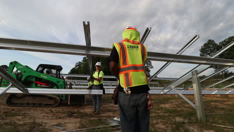 Solar-Panel-field-being-constructed,-with-construction-workers