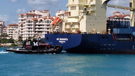 Tug-boat-bringing-Big-cargo-ship-coming-into-port